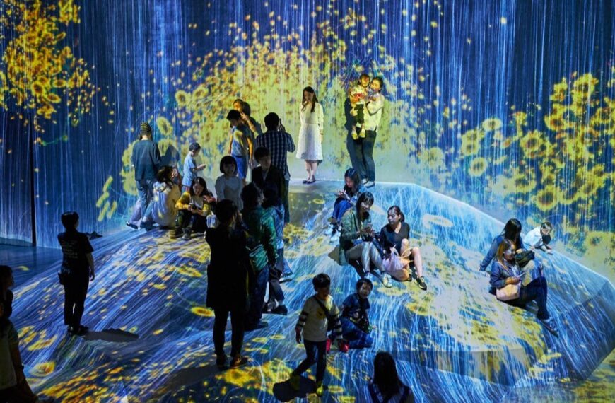 Interactive Wall Art: Engaging Pieces that Respond to Environment